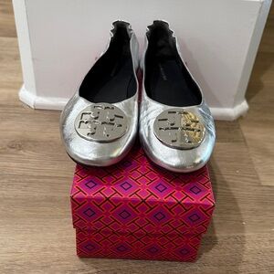 NIB Tory Burch Silver Metallic Flats